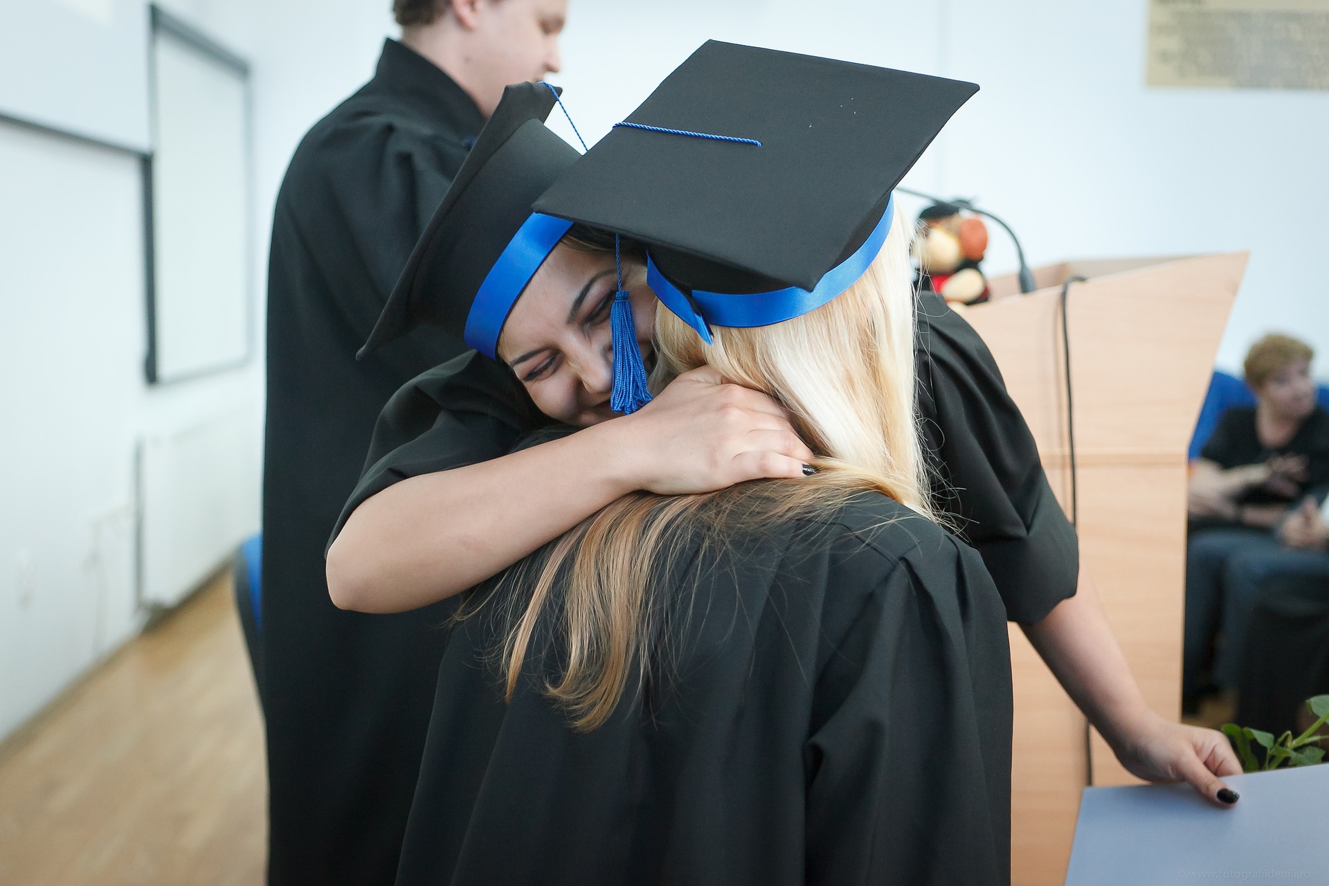 //segurosdemulder.com/wp-content/uploads/2018/07/graduation-2038864_1920.jpg